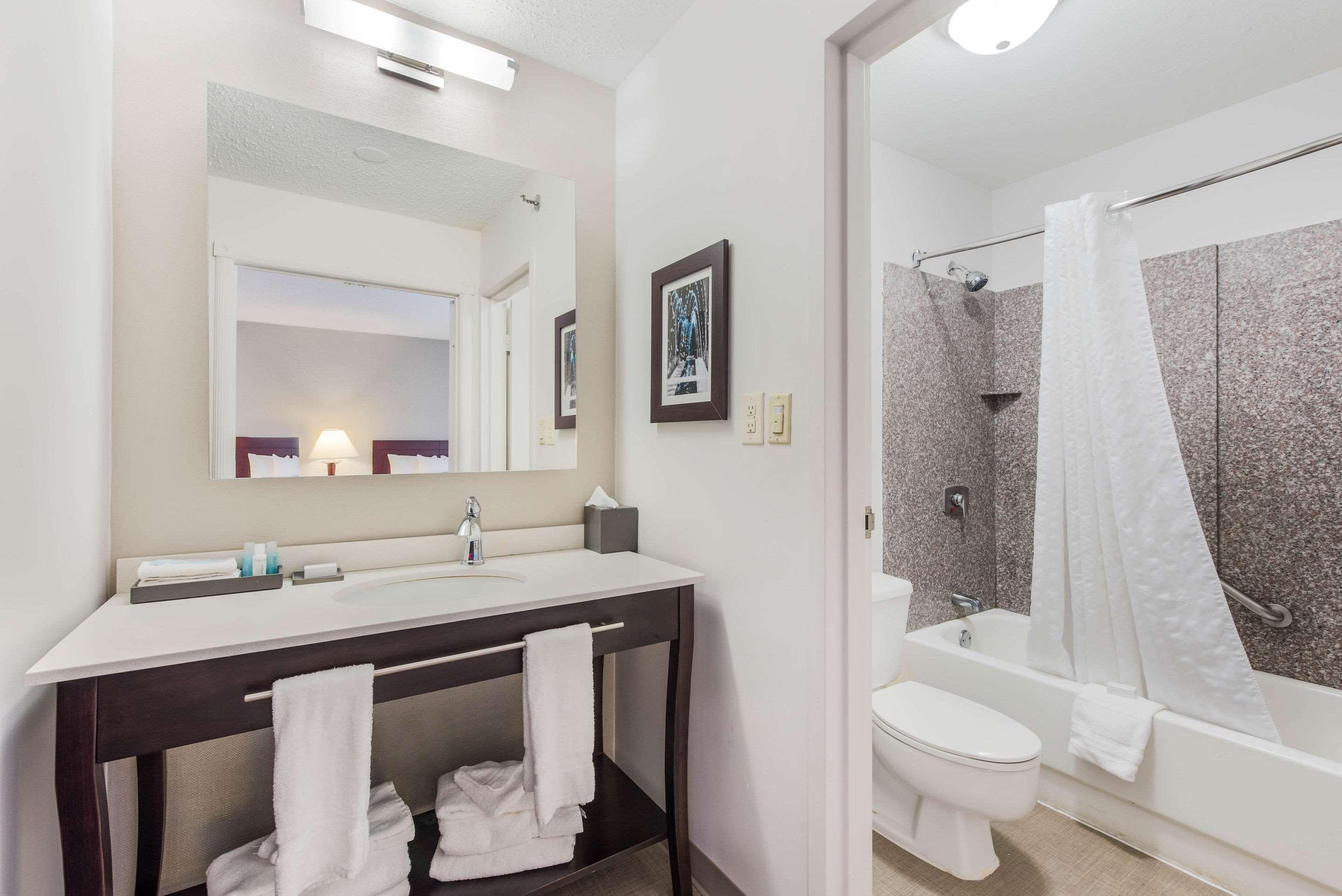 The Blu Hotel Blue Ash Cincinnati, Ascend Hotel Collection Extérieur photo