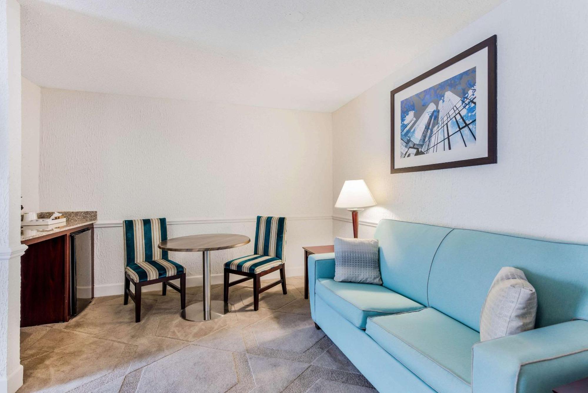 The Blu Hotel Blue Ash Cincinnati, Ascend Hotel Collection Extérieur photo