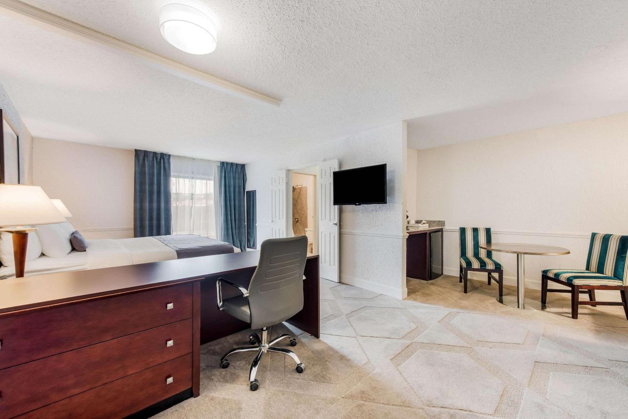The Blu Hotel Blue Ash Cincinnati, Ascend Hotel Collection Extérieur photo