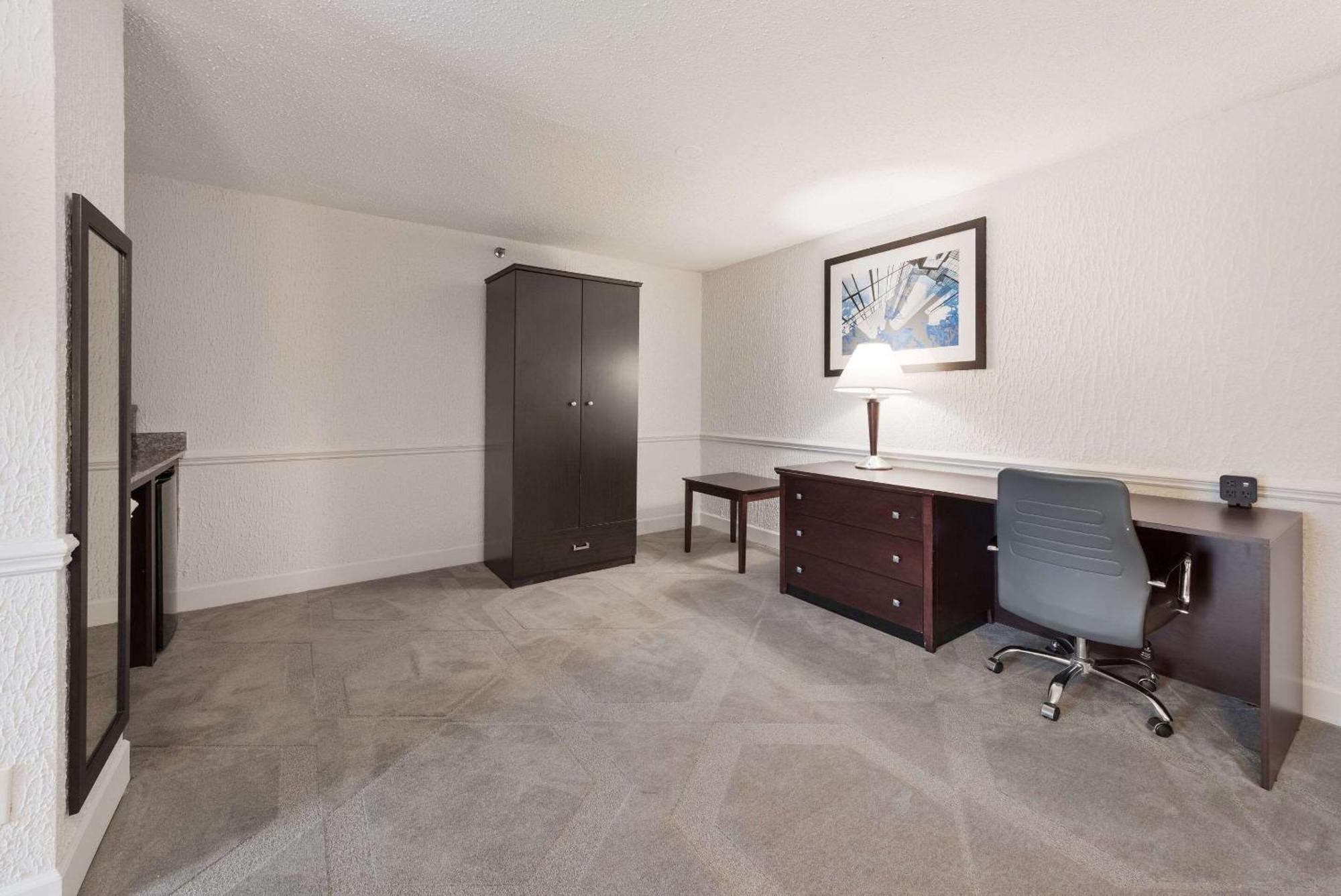 The Blu Hotel Blue Ash Cincinnati, Ascend Hotel Collection Extérieur photo